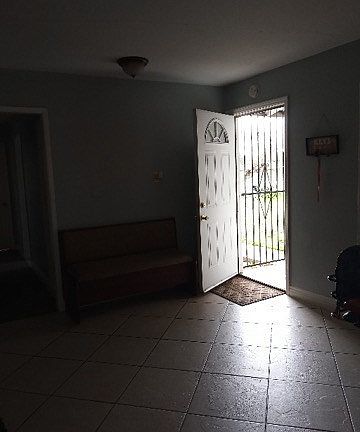 3rd image of 941 E La Verne Ave