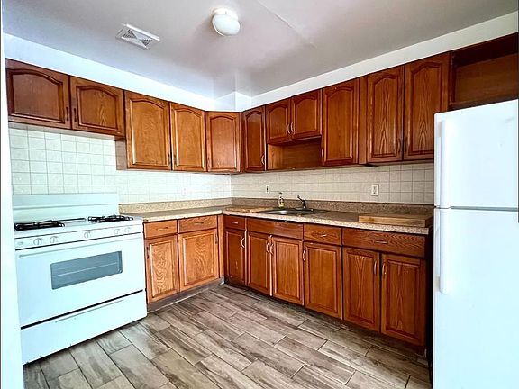 2nd image of 814 Elsmere Pl Floor 2