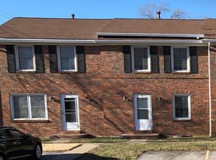 11 Jackson Pl, Saint Charles, MO