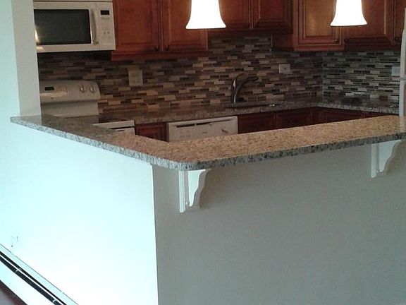 2nd image of 829 S Dwyer Ave