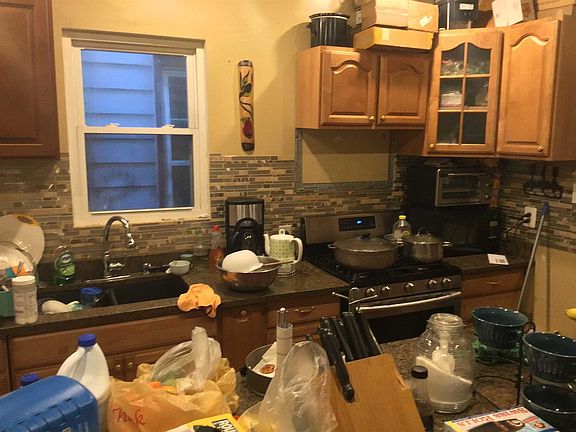 4th image of 15 Thompson St