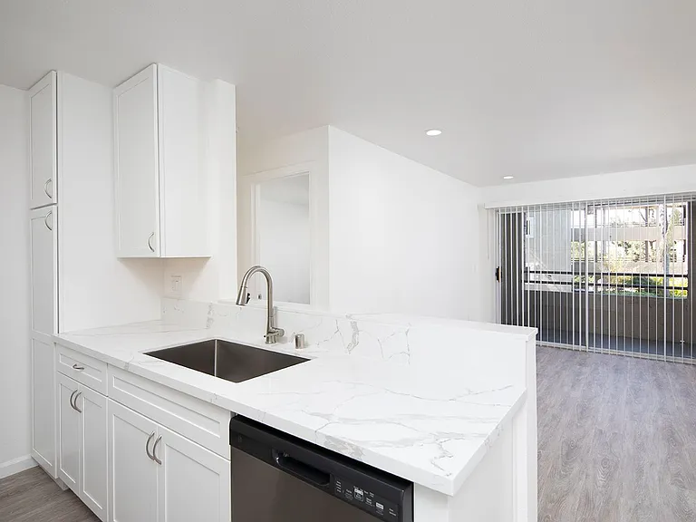 Mission Pacific Apartments — Photo 52