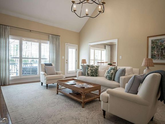 4th image of 1040 Saint Andrews Dr