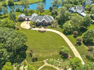 517 Larkins Ln, North Barrington, IL 60010