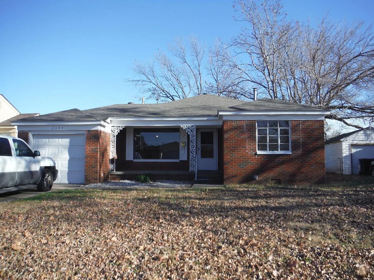 2 bed, 900 sqft, $1,065 — Photo 1