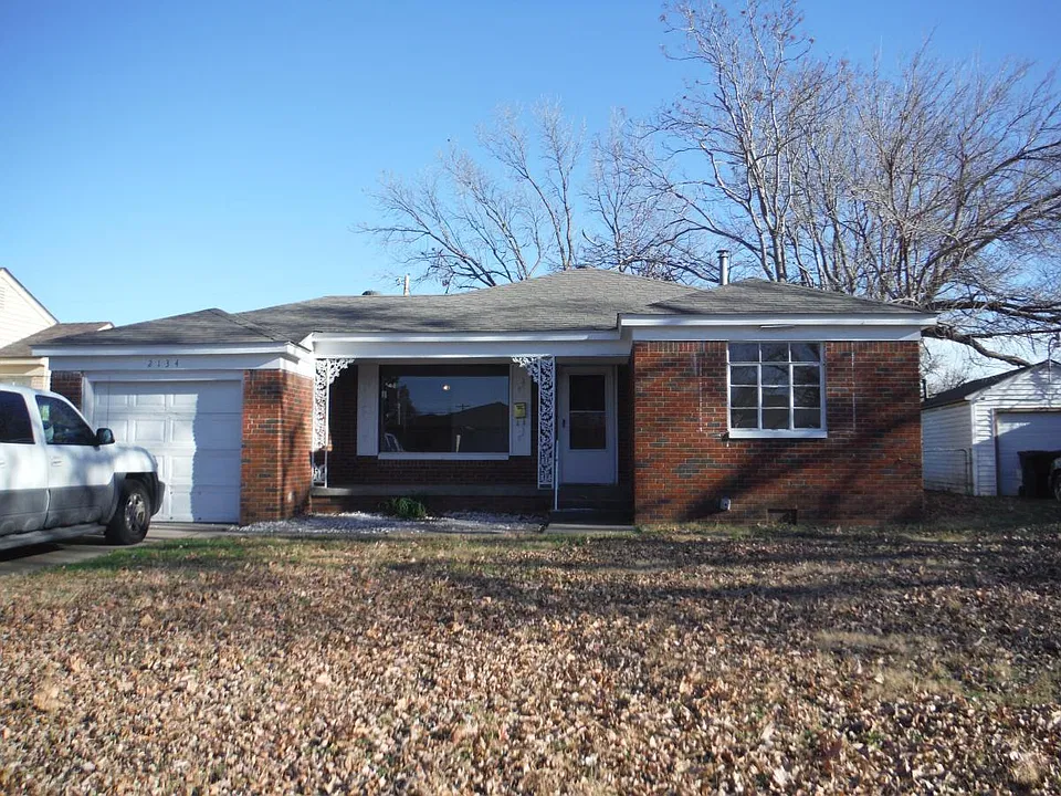 2134 N Shawnee Ave