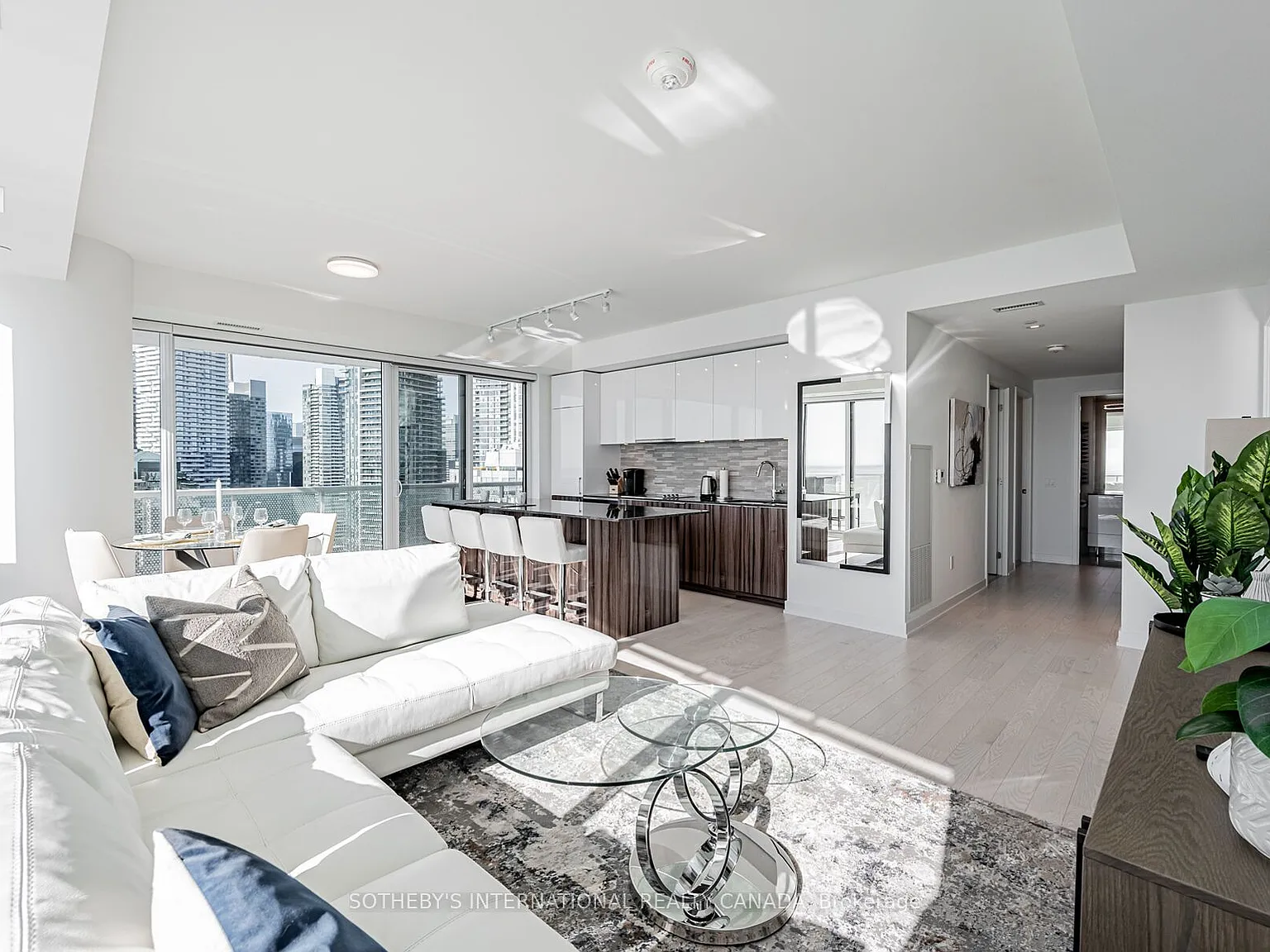 3 bed, $8,800 — Photo 2
