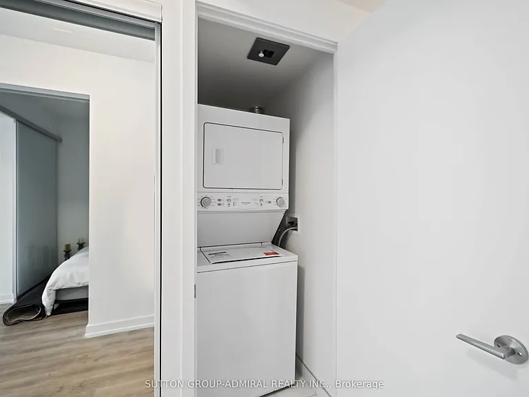 158 Front St E #812 — Photo 5