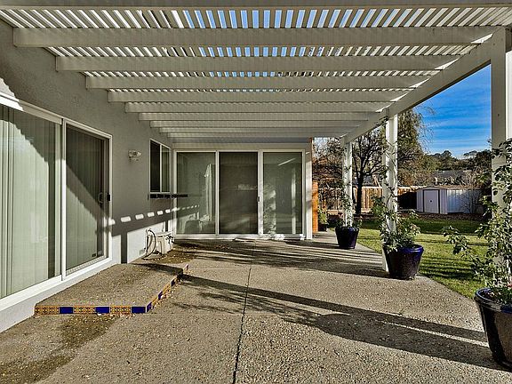 Outdoor patio with trellis