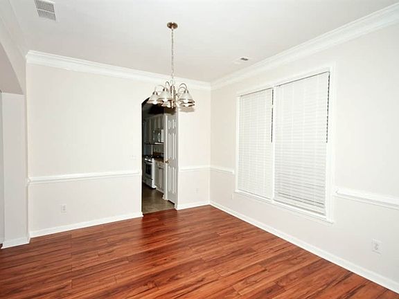 5th image of 4043 Ashland Cir