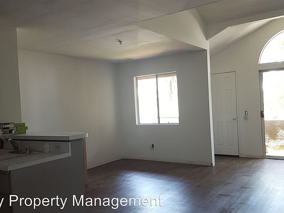 3rd image of 1377 Oakdale Ave APT 5