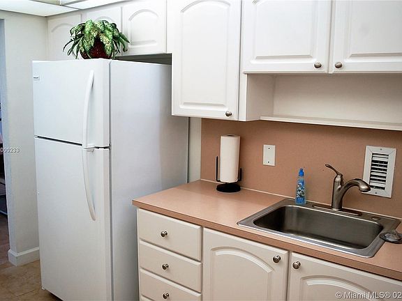 3rd image of 3901 S Ocean Dr APT 14Y