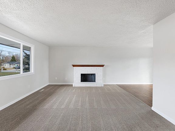 3rd image of 1711 S Evergreen Rd