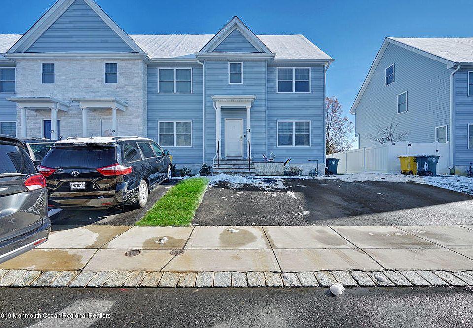 1st image of 25 Sea Point Dr