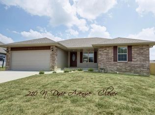210 Dixie Ave, Clever, MO 65631