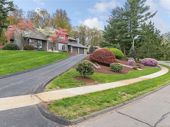 5th image of 25 Darlene Dr