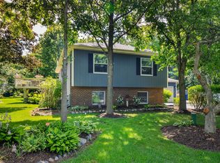 4N531 Arrowhead Dr, St Charles, IL 60175