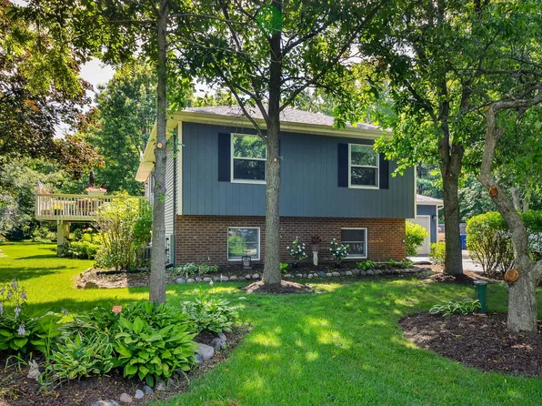 4N531 Arrowhead Dr, St Charles, IL 60175