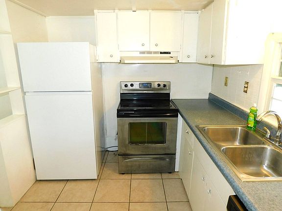 4th image of 672 Linda Ln