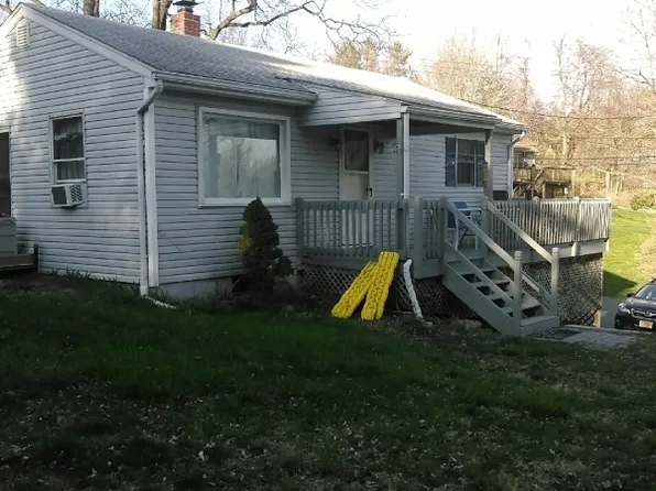 3 Stuber Ln, Hackettstown, NJ 07840
