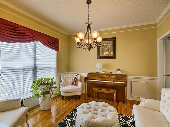3rd image of 5920 NE Pearl Cir