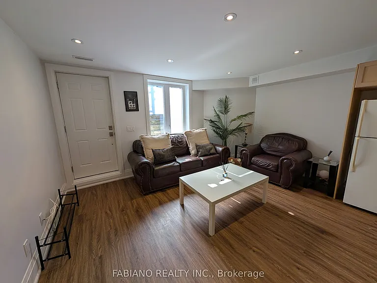 1036 Dovercourt Rd #LOWER — Photo 5