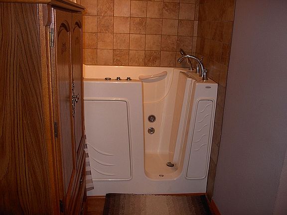3rd image of 116 Phoenix Dr NW