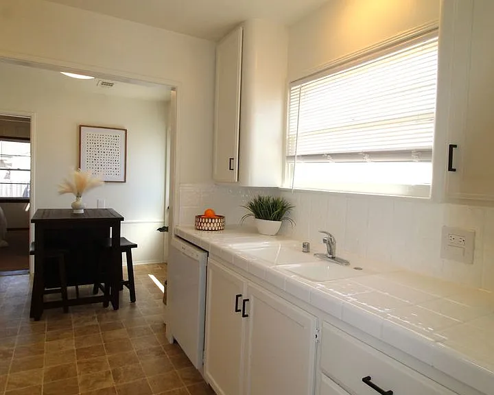 Charming Midtown Ventura Home- 3 Bedroom + 1.75 Bath — Photo 20