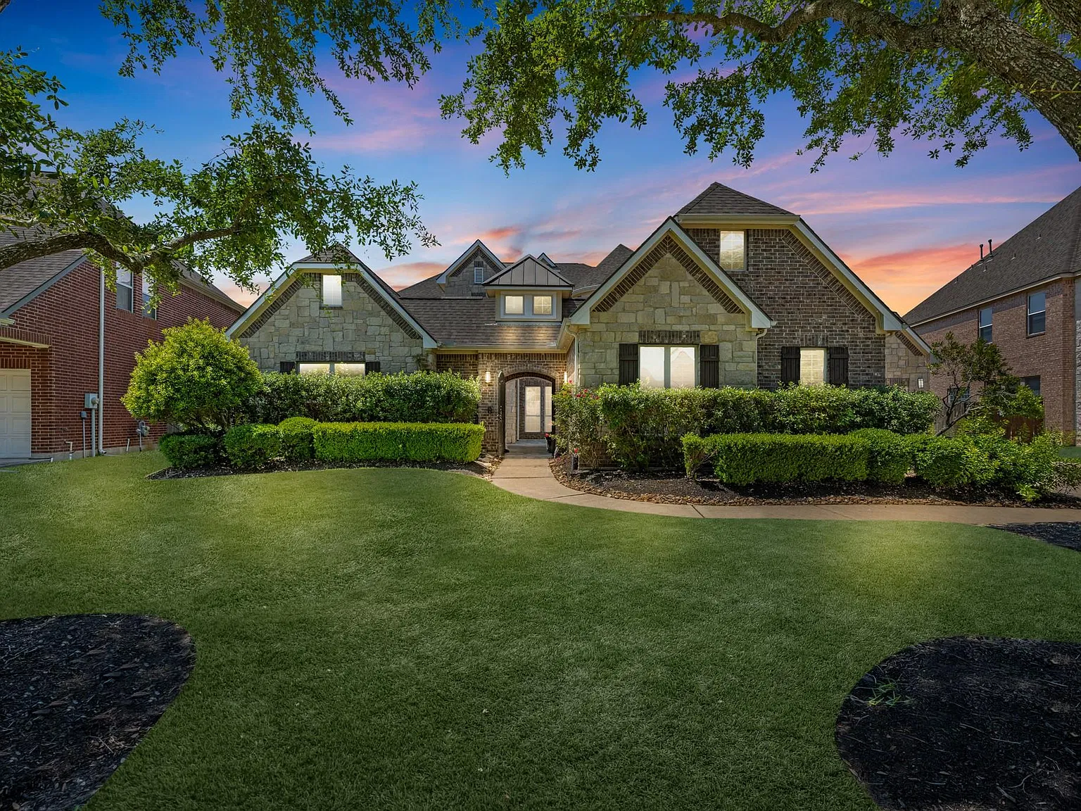 6 bed, 5.0 bath, 5368 sqft, $6,000 — Photo 4