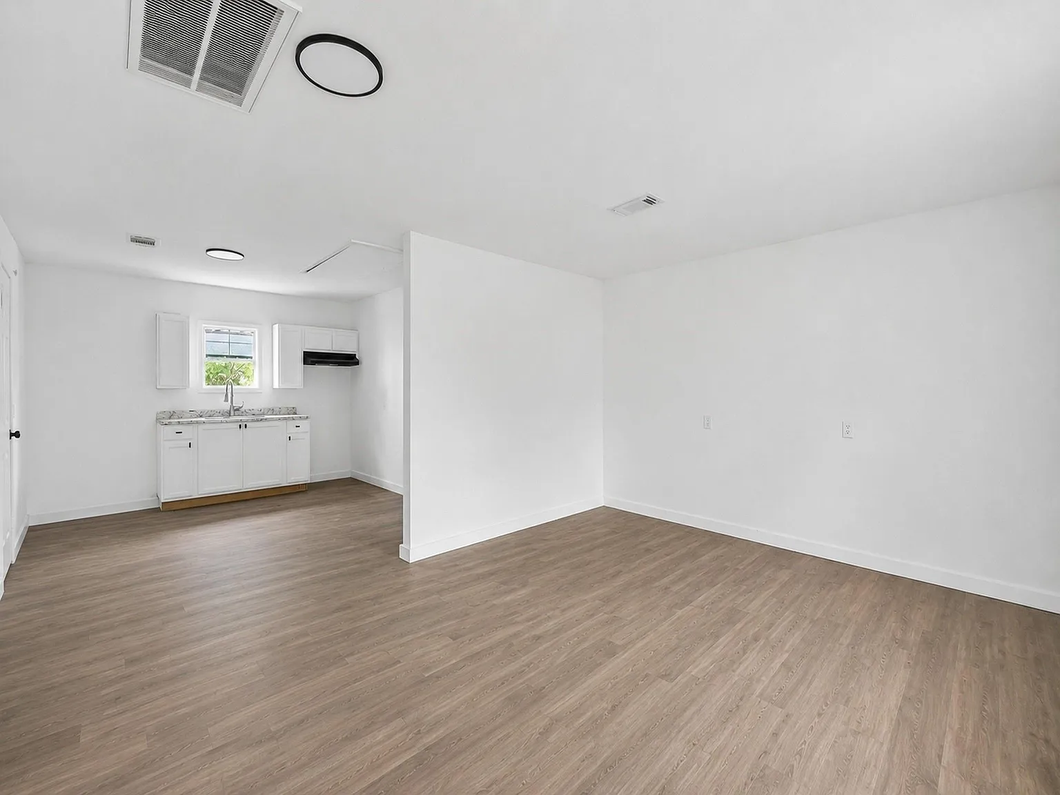 2 bed, 1.0 bath, 800 sqft, $800 — Photo 3