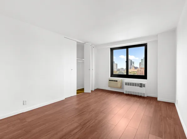 185 Hall Street image 4 of 8