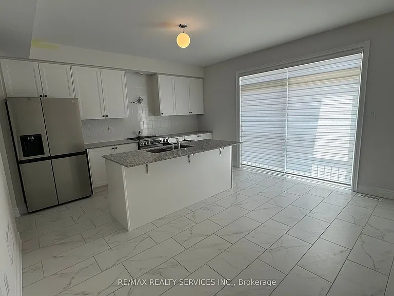 202 Tennant Cir — Photo 16