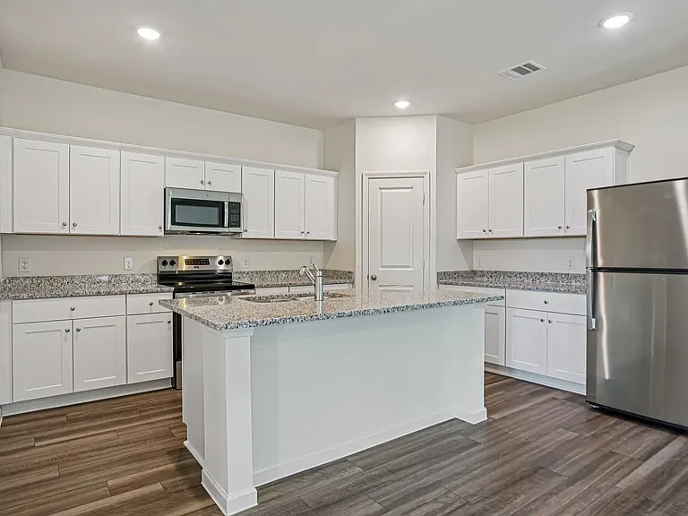 400 Portsmouth Dr — Photo 14