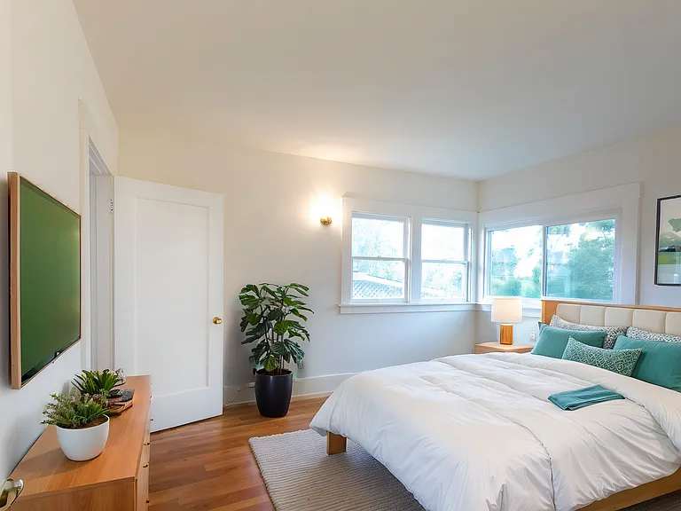 373 Moraga Ave — Photo 14