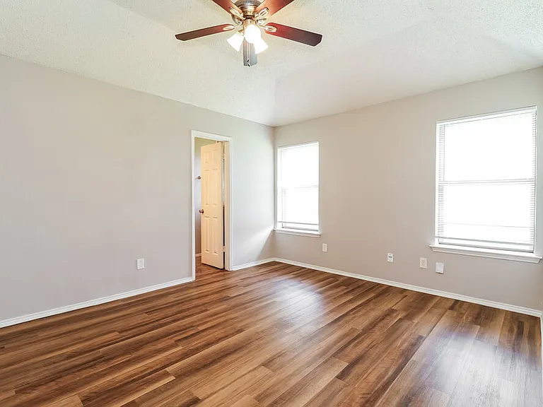 6929 Egan Way — Photo 9