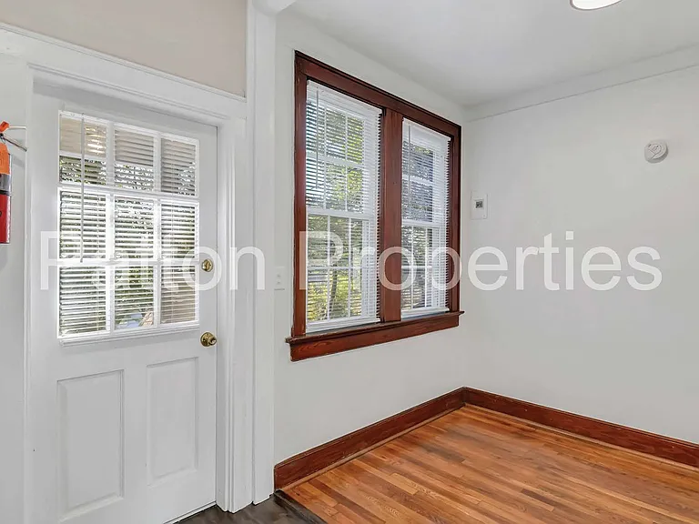 822-824 Cedar Terrace - Inside CofC - R16404-08-23 — Photo 14