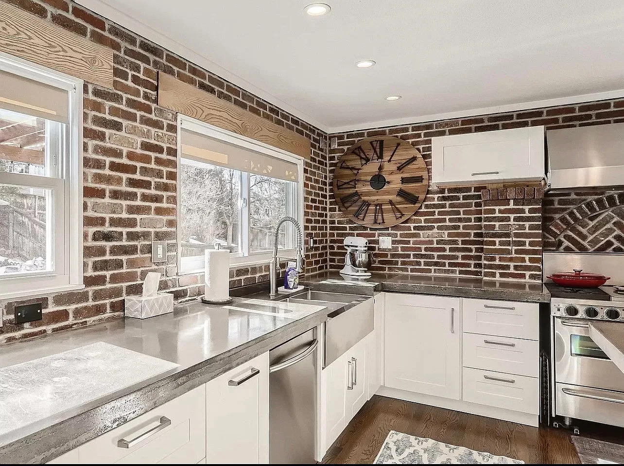 4 bed, 2.5 bath, 2299 sqft, $3,700 — Photo 2