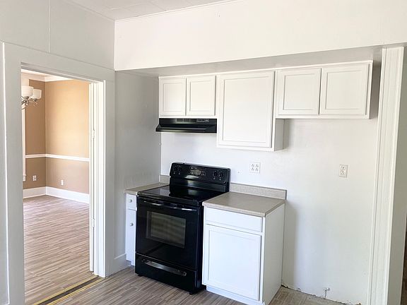4th image of 106 W Decatur St