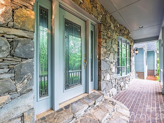 5th image of 2804 Wimbledon Dr