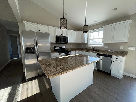 2nd image of 1124 Gemstone Pointe Dr