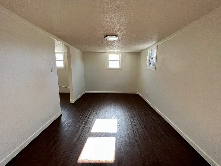 621 Evans Ave — Photo 9