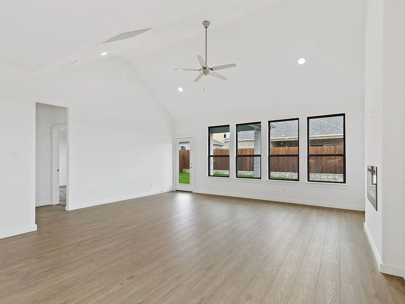 4 bed, 2444 sqft, $4,128 — Photo 2