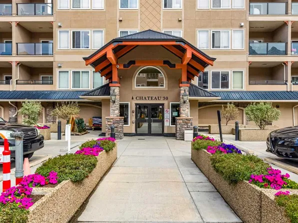 30 SE Discovery Ridge Close SW #305, Calgary, AB T3H 5X5