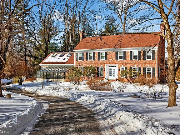 2nd image of 9 Fox Chase Rd