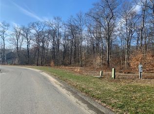 36 Teaberry Ln, Tiverton, RI 02878