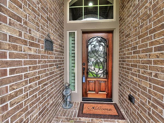 3rd image of 28827 Hollycrest Dr