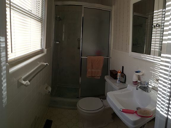 Bathroom in master bedroom 