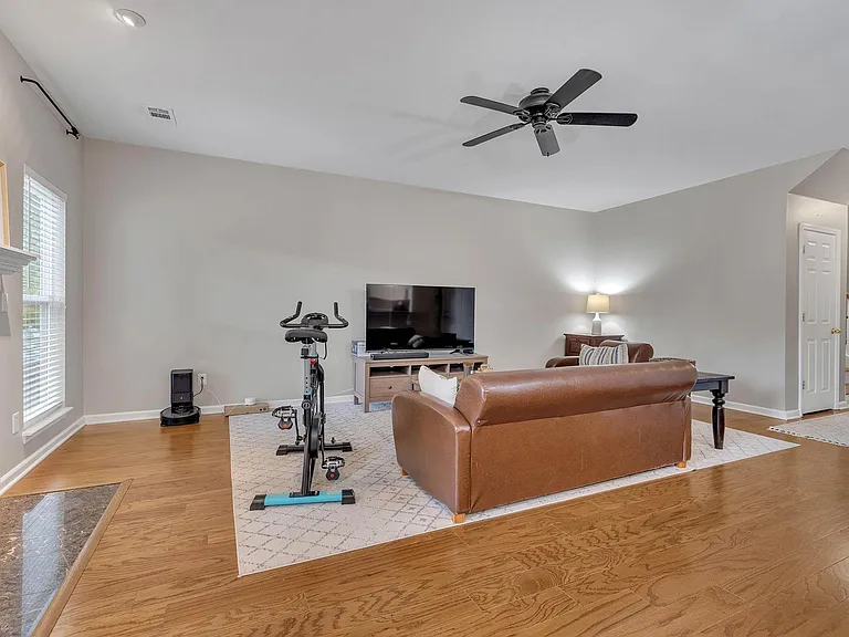 407 Normandy Cir — Photo 12
