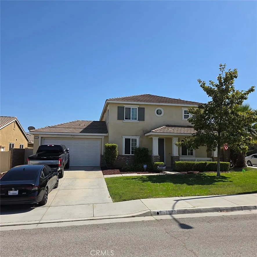 4 bed, 2.5 bath, 2407 sqft, $4,400 — Photo 1