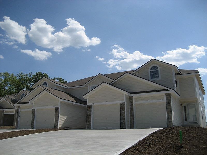 1st image of 1114 NW Downing Cir